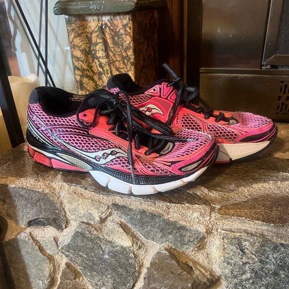Women’s Saucony Hurricane 14 Running Shoes Size 6 - Picture 1 of 9